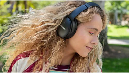 Vista 7 de Bose QuietComfort 45 - Auriculares inalámbricos con cancelación de ruido con Bluetooth, color negro triple