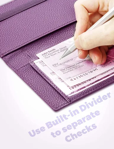 Vista 26 de Yarnic Funda para chequera personal, soporte para chequera con soporte para bolígrafo y divisor de plástico transparente integrado para cheques Rosa