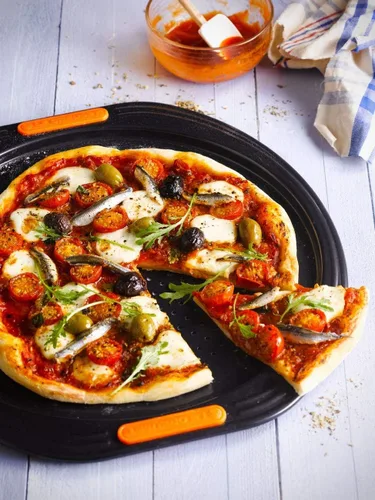 Vista 2 de Le Creuset Sartén antiadherente endurecida para pizza, color negro