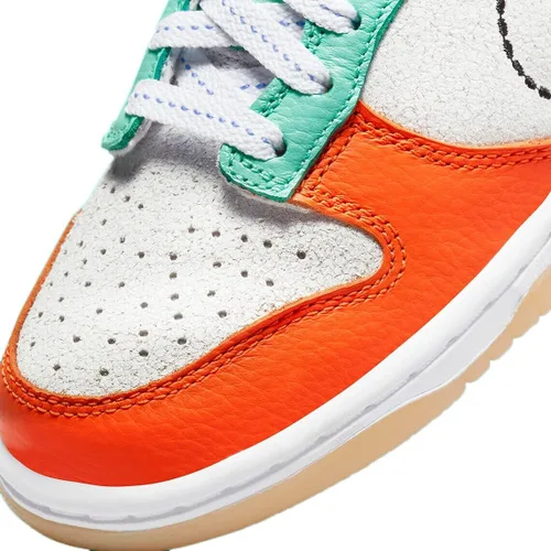 Vista 116 de Nike Kid's Dunk Low Sneaker