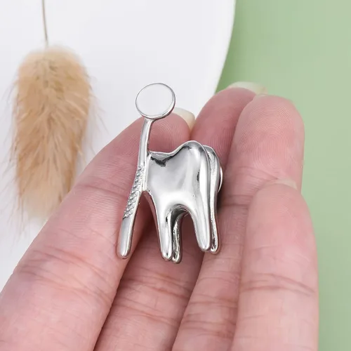 Vista 5 de HANRESHE - Lindo broche de enfermera regalo de médicos enfermeras joyería médica chapado en oro alfileres de esmalte de dibujos animados broches
