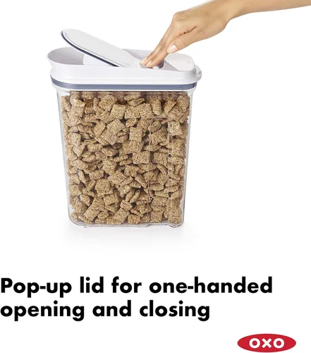 Vista 2 de OXO Good Grips Dispensador hermético de cereales POP de tamaño mediano (3.2 L)
