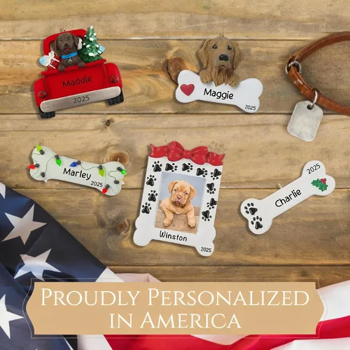 Vista 6 de Adorno de perro Labrador negro personalizado 2026 Personalizado las 24 horas, adornos de Navidad para mascotas grabados con láser para árbol