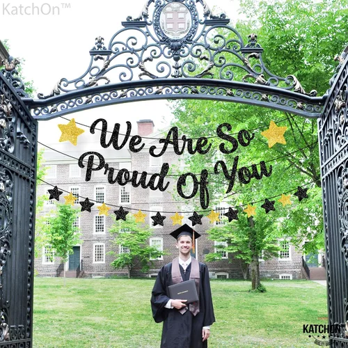 Vista 6 de KatchOn, Cartel con texto en inglés «We are So Proud of You» («We are So Proud of You») – Cartel de felicitaciones para decoraciones de graduación
