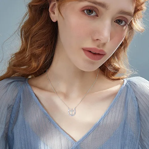 Vista 2 de YAFEINI Collar de cruz de herradura de plata de ley 925 con colgante de cruz de herradura, regalos de joyería para niñas y mujeres, No es una piedra