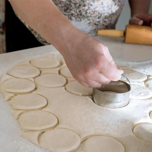 Vista 5 de ALLTOP Cortador de galletas circular, herramienta profesional de acero inoxidable redondo con mango de anillo para hornear donas de pastelería