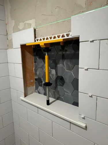 Vista 4 de Soporte patentado de nicho de azulejos PLANUM - Kit de herramientas de azulejos de nicho de ducha para remodelación y construcción del hogar
