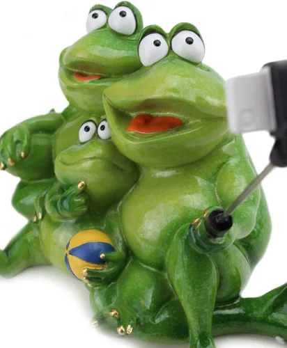 Vista 4 de We pay your sales tax Figuras divertidas de familia de ranas ~ Familia de ranas para papá, mamá y niño tomando selfies estatua de mesa