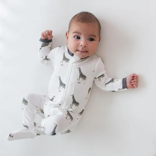 Vista 4 de KYTE BABY Pies unisex con cierre de cremallera, rayón hecho de bambú, 0-24 meses