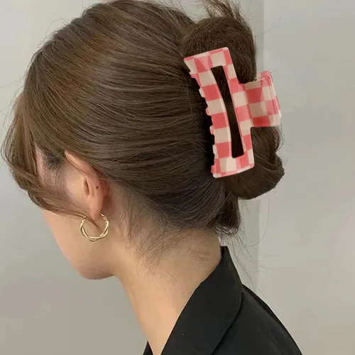 Vista 5 de Paquete de 6 pinzas para el cabello a cuadros, 3.1 pulgadas, multicolor, cuadradas, medianas, antideslizantes, agarre fuerte, para mujeres y niñas