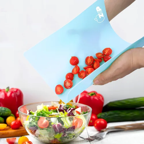 Vista 4 de ZVP Tablas de cortar de plástico para cocina, alfombrillas de corte flexibles, tablas de cortar azul degradado con icono de comida, antideslizantes