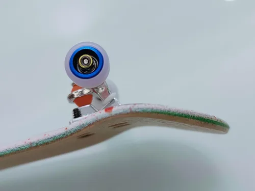 Vista 2 de Ruedas de Fingerboard Leefai Pro - Núcleo de aleación, rodamientos de giro ultra - 7,8 mm x 4,8 mm - Blancas con núcleo de aleación (Azul)
