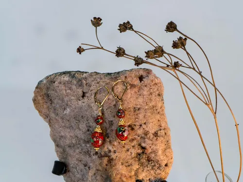 Vista 5 de LTC Designs Aretes de cierre de palanca rellenos de oro de 14 quilates con gotas de cloisonne floral rojo vintage para mujer, aretes unisex