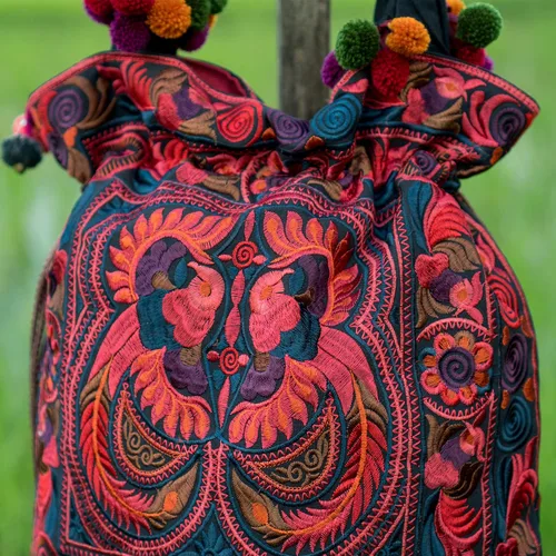 Vista 5 de changnoi Bolsa de mano con cordón hecho a mano bolsa de compras bordada Hmong Tribes