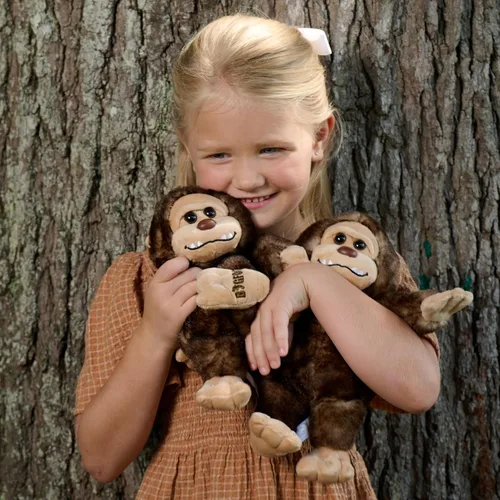 Vista 3 de The Petting Zoo Bigfoot Girl - Peluche de animal de peluche, regalos para niños, animales salvajes de la vida silvestre, juguete de peluche de mono