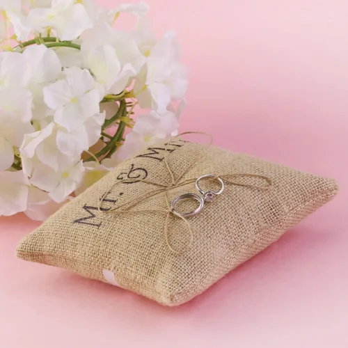 Vista 6 de TINKSKY Mr Mrs - Almohada de anillo de boda de arpillera y yute con lazo