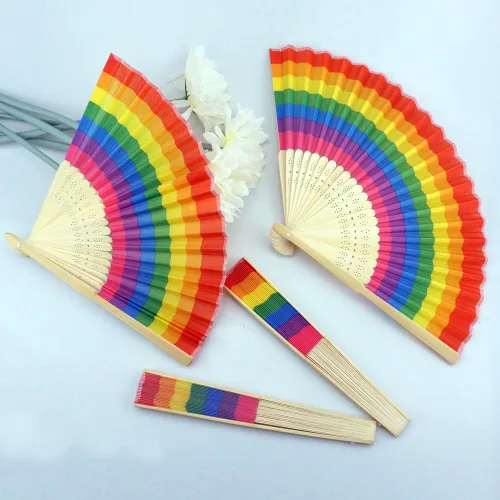 Vista 4 de SaktopDeco Ventilador plegable arco iris del orgullo ventilador de mano arco iris pequeño ventilador chino ventilador de bambú ventilador plegable