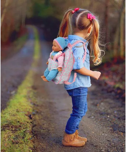 Vista 2 de Muñeca de bebé suave de 13 pulgadas con mochila transportadora rosa para llevar, bolsillo para maletín para accesorios y ropa