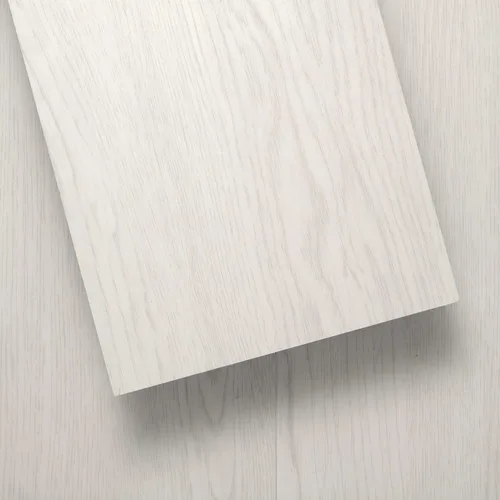 Vista 15 de LUCiDA SURFACES - Baldosas de vinilo de lujo, azulejos autoadhesivos para instalar uno mismo, 12 tablones con apariencia de madera, BaseCore - Blanc