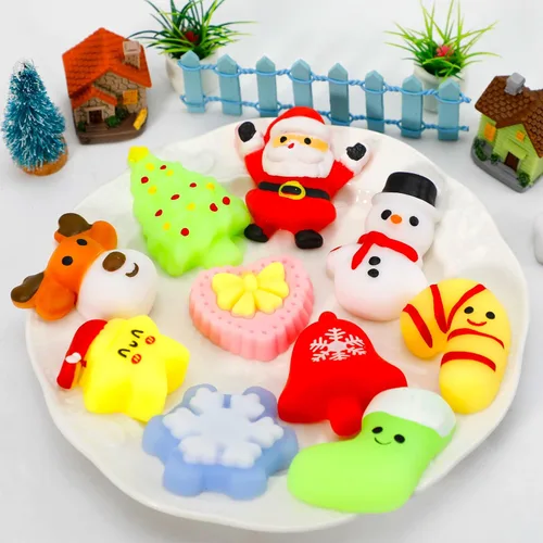 Vista 4 de Paquete de 30 juguetes esponjosos de Navidad, regalos de Navidad, regalos de Navidad, mini juguetes sensoriales Kawaii, juguetes sensoriales