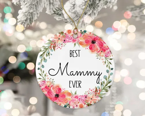 Vista 2 de Adorno de Navidad con la frase "Best Mammy Ever", adorno de Navidad para mamá de hijo, hija, regalos de nana, adorno de Navidad impreso en ambos