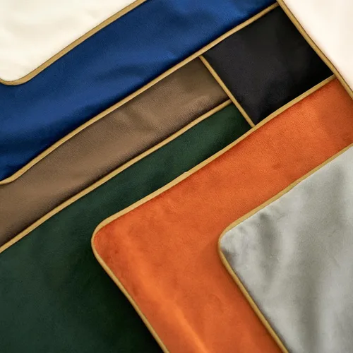 Vista 9 de Aeckself Paquete de 2 fundas de almohada de terciopelo verde de 18 x 18 pulgadas, fundas de almohada decorativas de lujo modernas con borde dorado