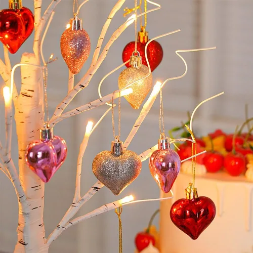 Vista 4 de Árbol de abedul iluminado para el día de San Valentín con adornos de corazón, lámpara LED romántica de árbol de ramita de abedul de mesa, 24 luces