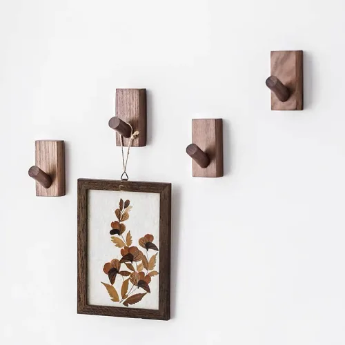 Vista 3 de HomeDo Paquete de 4 ganchos adhesivos de pared para sombreros, ganchos de madera para colgar en la pared, ganchos decorativos individuales