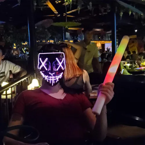 Vista 5 de Paquete de 2 máscaras de Purga de Halloween, máscara de luz LED, máscara de miedo para hombres, niños, cosplay, Halloween, fiestas de máscaras