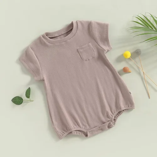Vista 2 de KMBANGI Mameluco de manga corta con cuello redondo de punto acanalado de color sólido para bebé, niña y niño, traje de verano de una pieza