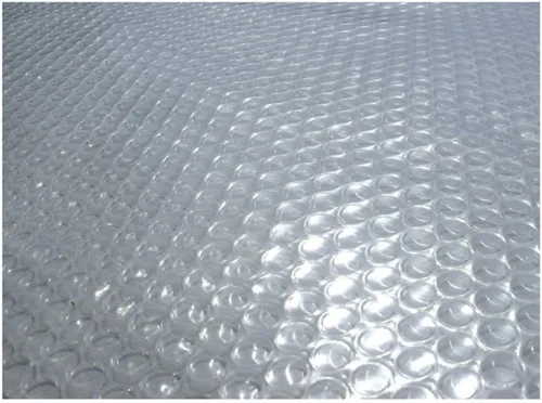 Vista 2 de Manta solar para albercas enterradas, de la marca Blue Wave, rectangular, transparente, hecha de 14-MIL, Transparente
