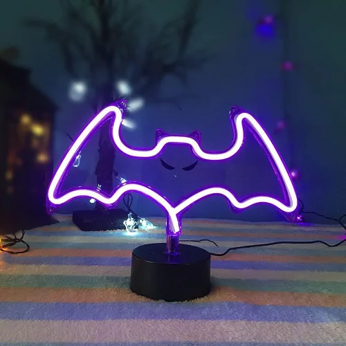 Vista 3 de Letrero de neón con forma de murciélago morado, luz de murciélago espeluznante de Halloween con patrón, lampara decorativa de mesa