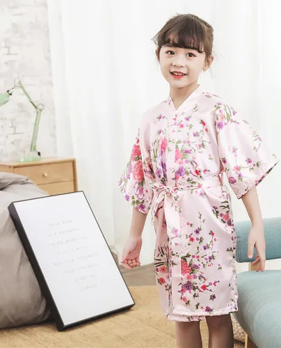 Vista 5 de Bata de kimono floral de flores de cerezo, bata de seda para fiesta nupcial, camisón para niñas