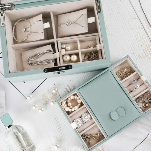 Vista 2 de Vlando Organizador retro con cerradura para joyas, collares, aretes, anillos, estuche de almacenamiento con llave, el mejor regalo para mujeres