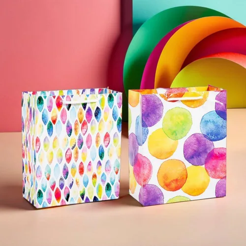 Vista 4 de Fun Expess Bolsas de regalo de papel impreso multicolor medianas de 7 1/4 "x 9", 12 piezas