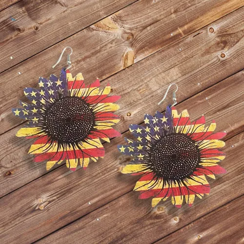 Vista 2 de Aretes colgantes con diseño de margarita de girasol amarillo y margarita con diseño de bandera estadounidense, aretes colgantes de madera