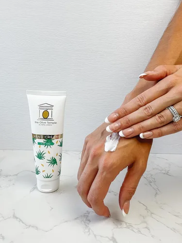 Vista 4 de Crema de manos con aceite de oliva, fórmula hidratante profunda y nutritiva para manos suaves y flexibles (aloe), 3.38 onzas líquidas