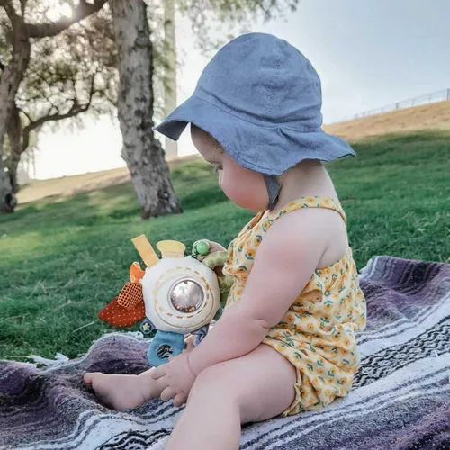 Vista 7 de HABA Mordedor Cuddly Rainbow Round - Juguete de actividad suave con elementos de sonajero y dentición, multicolor