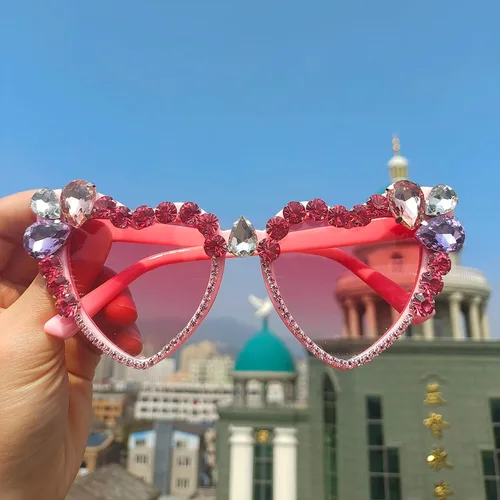 Vista 2 de willochra Gafas de sol con forma de corazón con diamantes de imitación para mujer, moda con diamantes de imitación, gafas de sol para fiesta