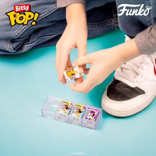 Vista 28 de Funko Bitty Pop! Disney - Minnie, paquete de 4 – Minnie Mouse (vestido rojo), pato margarita, pato Donald y una figura misteriosa sorpresa – 0.9