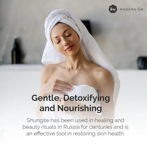 Vista 3 de Modern ŌM Shungite Recharge Gel de baño con aceite de semilla de cáñamo Todo tipo de piel, limpiador orgánico para cara, manos, cuerpo Vegano
