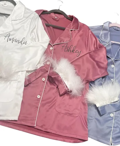Vista 2 de Pijamas de plumas personalizadas para mujer, plumas extraíbles, conjunto de pijama de dama de honor, conjuntos de pijama de dos piezas
