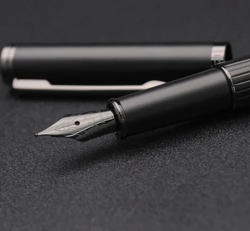 Vista 2 de JINHAO Serie 88 Pluma estilográfica de metal (negro, punta EF 0.015 in)