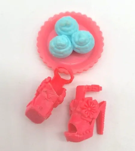 Vista 2 de Barbie Fashionistas Tea Party - Conjunto de ropa de muñeca contiene 3 trajes