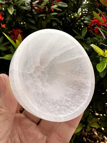 Vista 9 de GAF TREASURES Cuenco de selenita circular de 2.5 pulgadas, cristal de selenita tallado con piedras preciosas, cuenco de meditación, cuenco de reiki