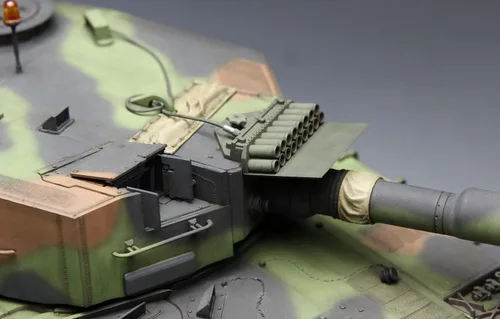 Vista 6 de Meng Kit de modelo de tanque de batalla principal alemán leopardo