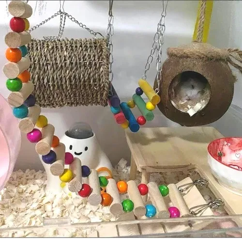 Vista 7 de Hamiledyi Hamster - Hamaca colgante de 3 piezas de madera para ratas, juego de columpios, accesorios para hámster sirio, planeador de azúcar