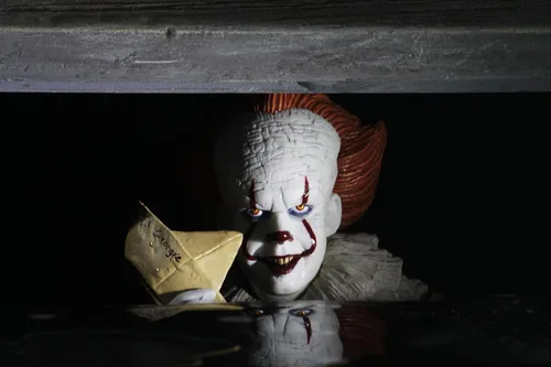 Vista 8 de NECA - IT - Figura de acción a escala de 7" - Ultimate Pennywise (2017)