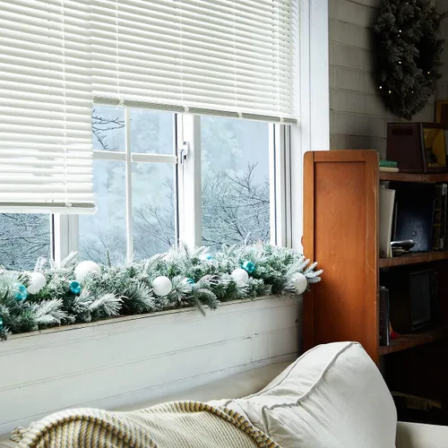 Vista 6 de OasisCraft - Guirnaldas navideñas preiluminadas de 2.7 m con temporizador y luces LED, guirnaldas con copos de nieve y bolas, guirnalda navideña a