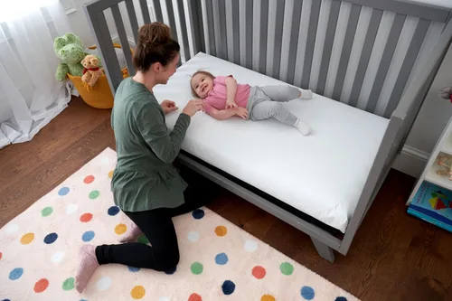 Vista 6 de Lullaby Earth Colchón para cuna no tóxico, impermeable, se adapta a camas estándar para bebés y niños pequeños, color blanco